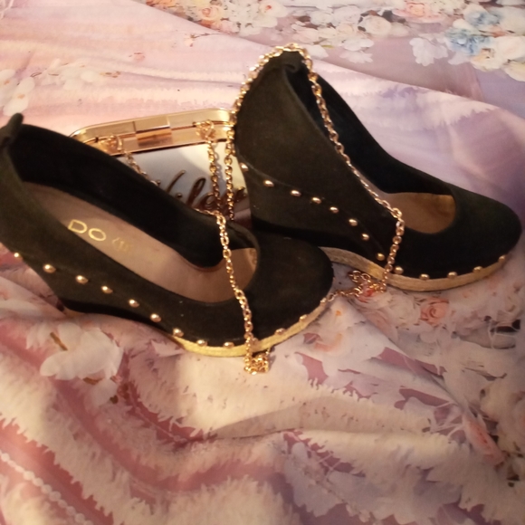 Shoes - Picture 3 of 4